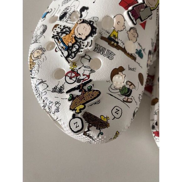 Crocs Peanuts Snoopy Charlie Brown Classic Clog 208629-94S Men’s Sz 12 Jibbitz - Picture 10 of 16